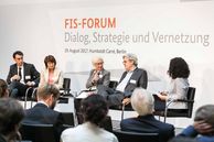 Podiumsdiskussion beim FIS-Forum.