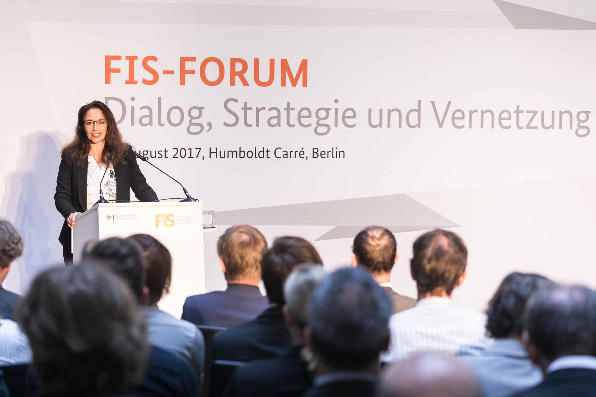 Yasmin Fahimi am Rednerpult.