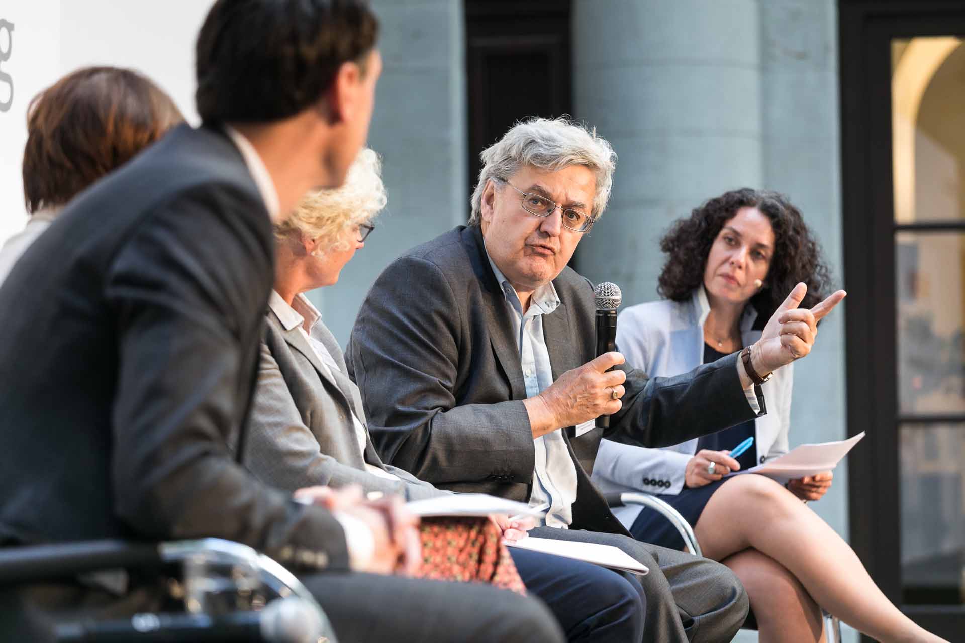 Podiumsdiskussion beim FIS-Forum.